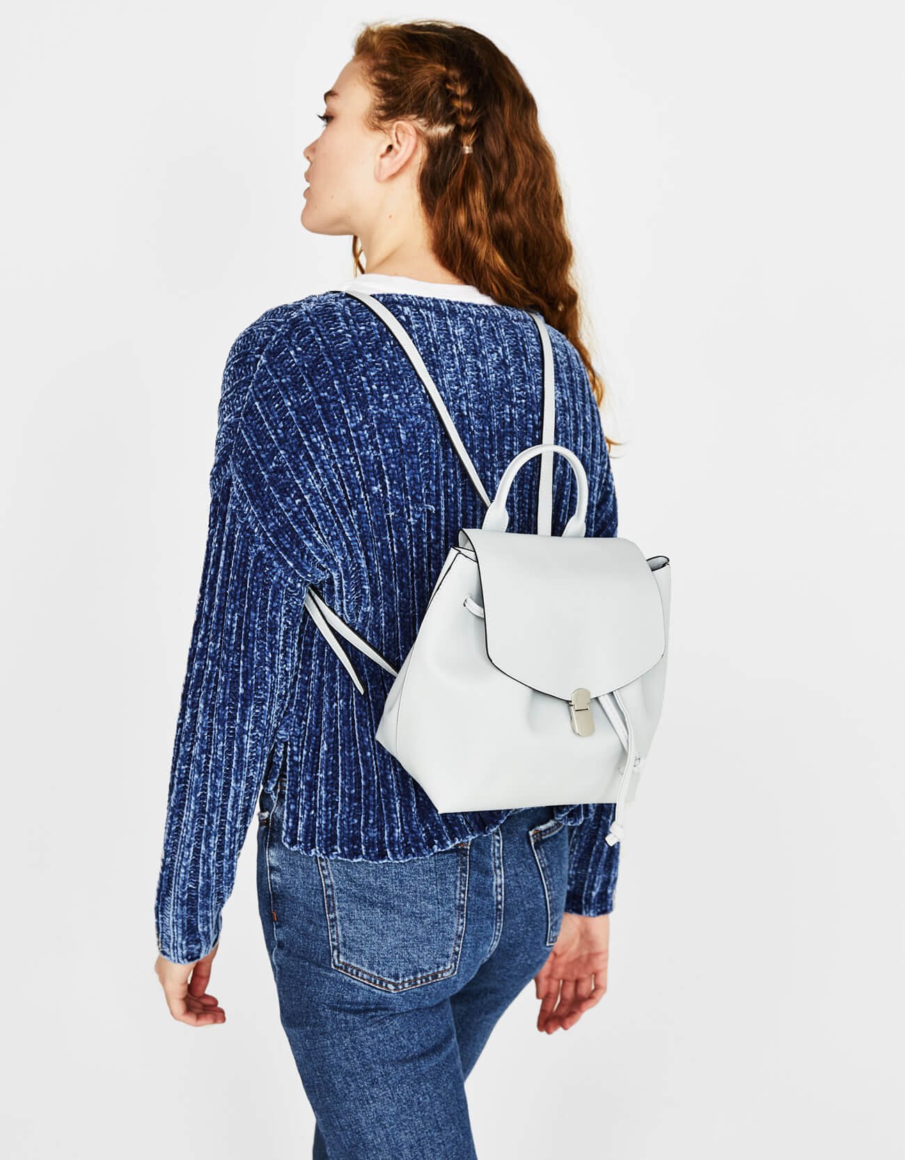 Backpack with metal fastener - Image 2