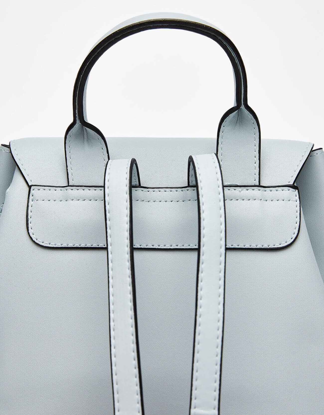 Backpack with metal fastener - Image 3